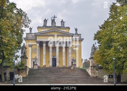 Die Basilika St. Johannes des Apostels, auch Eger-Kathedrale genannt, ist ein religiöses Gebäude in Eger, Ungarn, Europa Stockfoto