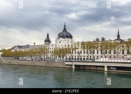 Gebäude des ehemaligen Krankenhauses Grand Hotel Dieu in Lyon, Frankreich, Europa Stockfoto