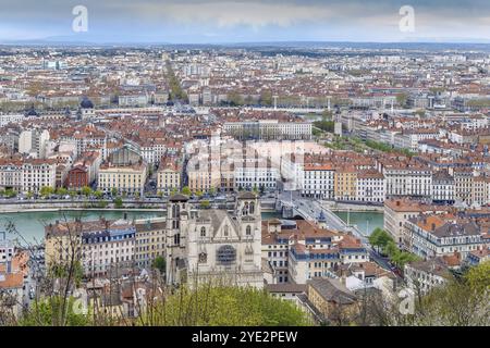 Blick auf Lyon mit Kathedrale von der Basilika Notre-Dame de Fourviere, Frane Stockfoto