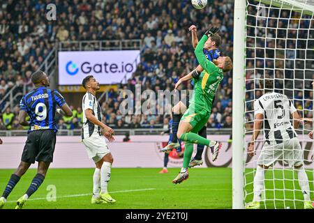 Mailand, Italien. Oktober 2024. Torhüter Michele Di Gregorio (29) von Juventus war während des Spiels zwischen Inter und Juventus in Giuseppe Meazza in Mailand zu sehen. Stockfoto