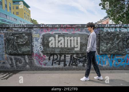 Bronzetafeln, Denkmal des antifaschistischen Widerstands und der Befreiung, Schönhauser Allee, Prenzlauer Berg, Pankow, Berlin, Deutschland Stockfoto