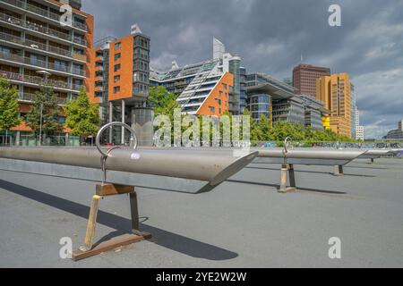 Stillgelegte Wippen, Wohngebäude, Bürogebäude, Tilla-Durieux-Park, Potsdamer Platz, Tiergarten, Mitte, Berlin, Deutschland Stockfoto