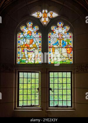 Cardiff Castle, Buntglasfenster, Cardiff, Wales, Vereinigtes Königreich Stockfoto