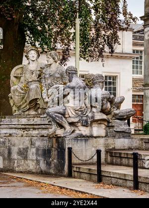 Minerva-Statue vor dem Glamorgan Building, Cardiff, Wales, Großbritannien Stockfoto