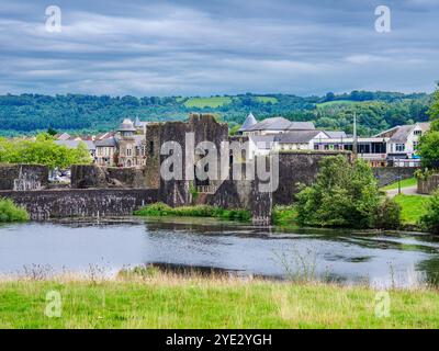 Caerphilly Castle and Moat, Caerphilly, Wales, Vereinigtes Königreich Stockfoto