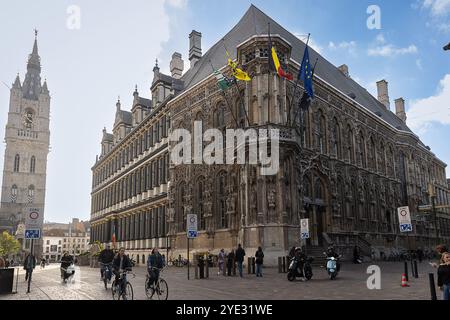 Gent, Belgien. Oktober 2024. Die Abbildung zeigt das Rathaus mit dem Glockenturm (L) in Gent am Dienstag, 29. Oktober 2024. BELGA FOTO JAMES ARTHUR GEKIERE Credit: Belga News Agency/Alamy Live News Stockfoto