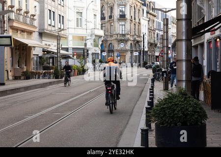 Gent, Belgien. Oktober 2024. Die Abbildung zeigt einen Polizeibeamten, der am Dienstag, den 29. Oktober 2024 in Gent fährt. BELGA FOTO JAMES ARTHUR GEKIERE Credit: Belga News Agency/Alamy Live News Stockfoto