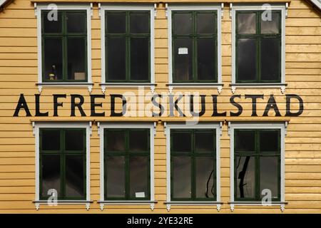 Traditionelles Holzgebäude an der Hanseatic Wharf, Bryggen, Bergen, Norwegen. Stockfoto