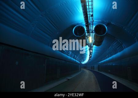 Lüftungssystem im 3 km langen Fyllingsdalen Fahrradtunnel in Bergen, Norwegen, dem längsten speziell gebauten Fahrrad-/Fußgängertunnel der Welt. Stockfoto