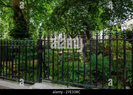 London - 06 16 2022: Blick auf die Ennismore Gardens Stockfoto