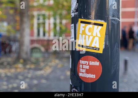 Gent, Belgien. Oktober 2024. Die Abbildung zeigt einen Aufkleber mit „FCK N-VA“ in Gent am Dienstag, den 29. Oktober 2024. BELGA FOTO JAMES ARTHUR GEKIERE Credit: Belga News Agency/Alamy Live News Stockfoto