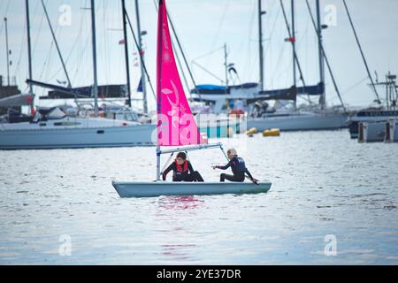 Kinder-Segelclub auf den Scilly-Inseln Stockfoto