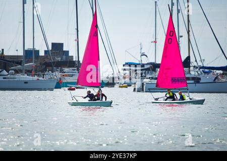 Kinder-Segelclub auf den Scilly-Inseln Stockfoto