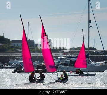 Kinder-Segelclub auf den Scilly-Inseln Stockfoto