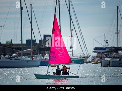 Kinder-Segelclub auf den Scilly-Inseln Stockfoto