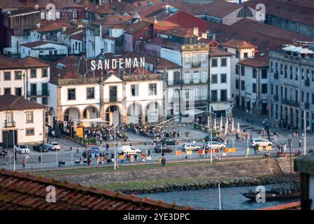 Porto, Portugal - 28. Mai 2024 - Sandeman Portwine Tastine Bar im Stadtzentrum von Porto, Portugal Stockfoto