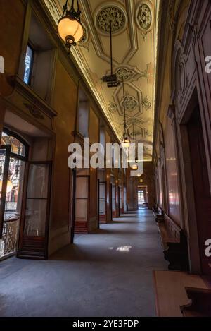 Porto, Portugal - 28. Mai 2024 - Korridor am historischen Börsenpalast in Porto, Portugal Stockfoto