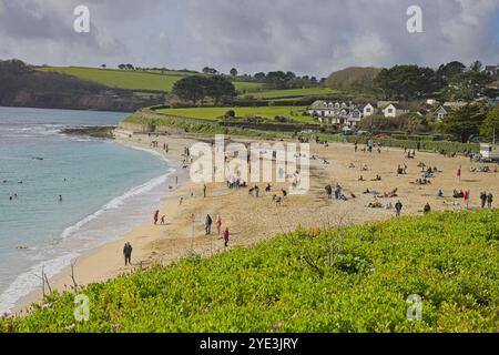 Gyllyngvase Beach an einem frühen Frühlingstag, Falmouth, Cornwall, Großbritannien. Stockfoto