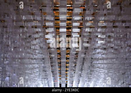 London, UK, 28. Oktober 2024, das Duo von Melek Zeynep Bulut wurde in der Painted Hall im Old Royal Naval College in London eröffnet. Es wurde vom London Design Festival im September verschoben und läuft nun bis zum 3. November 2024. Andrew Lalchan Photography/Alamy Live News Stockfoto