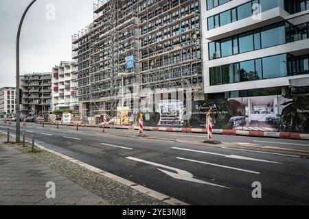 Berlin Charlottenburg-Wilmersdorf Lietzenburger Straße mit Baustelle Fürst Berlin, Rekonstruktion ehemals Kudamm Karree - 29.10.2024 Berlin *** Berlin Charlottenburg Wilmersdorf Lietzenburger Straße mit Baustelle Fürst Berlin, Wiederaufbau ehemals Kudamm Karree 29 10 2024 Berlin Stockfoto
