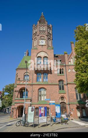 Altes Rathaus, Kulturhaus, Karl-Liebknecht-Straße, Rudolf-Breitscheid-Straße, Babelsberg, Potsdam, Brandenburg, Deutschland *** Altes Rathaus, Kulturhaus, Karl-Liebknecht-Straße, Rudolf-Breitscheid-Straße, Babelsberg, Potsdam, Brandenburg, Deutschland Stockfoto