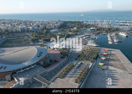 Blick auf Marina Zeas und das Friedens- und Freundschaftsstadion in Athen Stockfoto