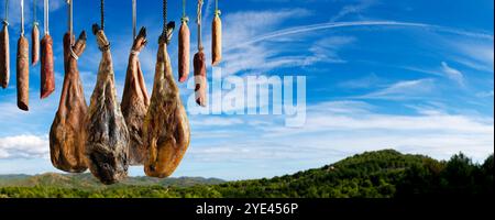 Iberischer Schinkenschnitt. Schinken, Würstchen und Fleischerprodukte. Stockfoto