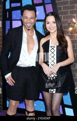 CA. 28. Oktober 2024. Corbin Bleu, Sasha Clements at Arrivals for WIZARDS BEYOND WAVERLY PLACE Premiere, El Capitan Theatre, Los Angeles, CA, 28. Oktober, 2024. Quelle: Priscilla Grant/Everett Collection/Alamy Live News Stockfoto