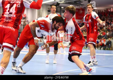 Max Santos (Balingen) im Zweikampf mit Mattis Michel (Ferndorf) TuS Ferndorf vs HBW Balingen-Weilstetten, Handball, 2. Bundesliga, 27.10.2024 Foto: Rene Weiss/Eibner Stockfoto