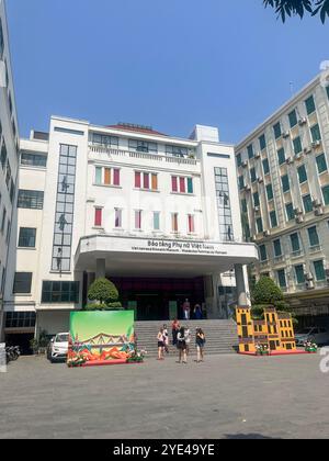 Hanoi, Vietnam: Vietnamese Women's Museum, das Plakate, Fotografien und Artefakte über die Rolle vietnamesischer Frauen in Krieg, Geschichte und Gesellschaft zeigt Stockfoto