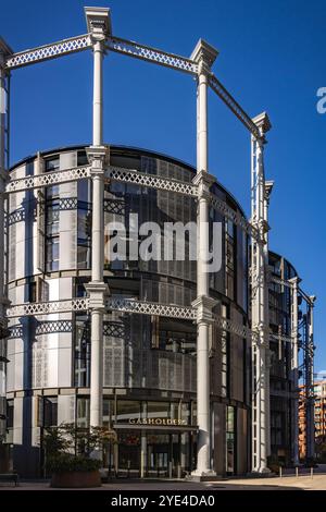 Eintritt zu Gasholder, King's Cross. Wohnungen und Penthäuser im denkmalgeschützten Rahmen ehemaliger Gasbesitzer, London, Großbritannien Stockfoto