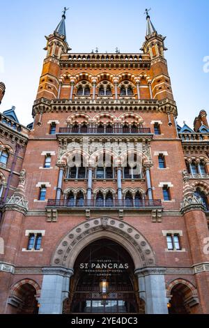 Äußere des St. Pancras Renaissance Hotel in London. Stockfoto