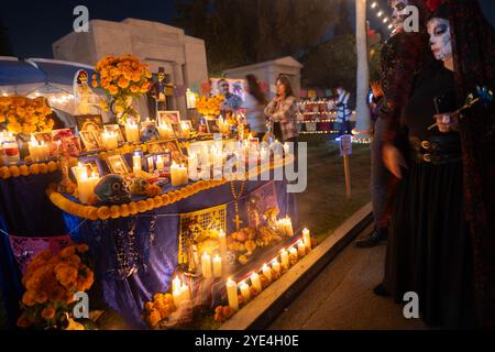 Los Angeles, CA, USA. Oktober 2024. Dia de los Muertos Forever Hollywood 2024 in Kalifornien. (Kreditbild: © Alberto Sibaja/Pacific Press via ZUMA Press Wire) NUR REDAKTIONELLE VERWENDUNG! Nicht für kommerzielle ZWECKE! Stockfoto