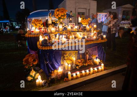 Los Angeles, Kalifornien, USA. Oktober 2024. Dia de los Muertos Forever Hollywood 2024 in Kalifornien. (Kreditbild: © Alberto Sibaja/Pacific Press via ZUMA Press Wire) NUR REDAKTIONELLE VERWENDUNG! Nicht für kommerzielle ZWECKE! Stockfoto