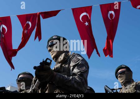 Fatih, Istanbul, Türkei. Oktober 2024. marsch des türkischen Kommandos während des 101. Jahrestages der Militärparade der republik Türkei in Istanbul. (Kreditbild: © Mert Nazim Egin/ZUMA Press Wire) NUR REDAKTIONELLE VERWENDUNG! Nicht für kommerzielle ZWECKE! Stockfoto