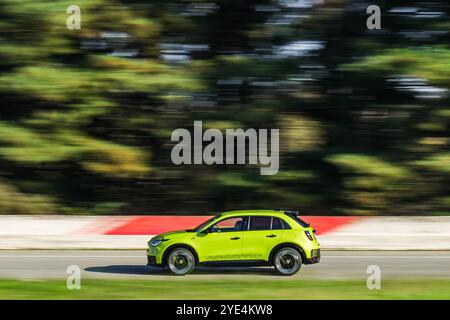 Balocco, Italien. Oktober 2024. Abarth 600e Media Drive in Balocco, Nordwesten Italiens - Dienstag, 29. Oktober 2024. Sport - Fußball (Foto: Spada/Lapresse) Credit: LaPresse/Alamy Live News Stockfoto