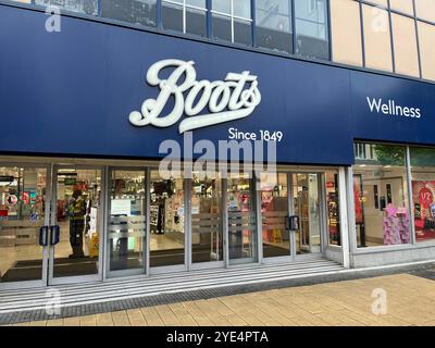 Boots Outlet im Broadmead Shopping Quarter. Bristol, England, Vereinigtes Königreich. Oktober 2024. Stockfoto