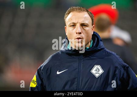 Nijmegen, Niederlande. Oktober 2024. NIJMEGEN, NIEDERLANDE - 29. OKTOBER: Der vierte Offizielle Stan Teuben sieht sich während des niederländischen TOTO KNVB Beker First Round Matches zwischen NEC und PEC Zwolle am 29. Oktober 2024 im Goffertstadion in Nijmegen, Niederlande, an. (Foto: Broer van den Boom/Orange Pictures) Credit: Orange Pics BV/Alamy Live News Stockfoto