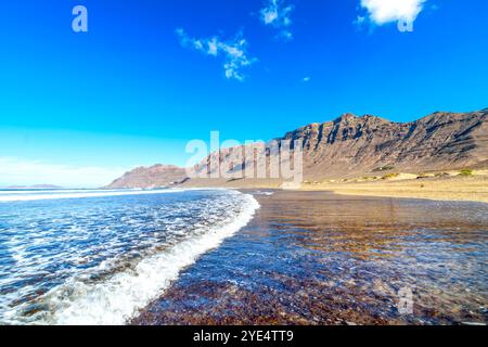 Playa Famara, Lanzarote, Panoramablick Stockfoto