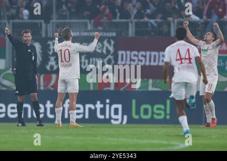 Augsburg, Deutschland. Oktober 2024. Fussball DFB-Pokal 2. Runde FC Augsburg - FC Schalke 04 am 29.10.2024 in der WWK Arena Augsburg Torjubel/Jubel zum 2:0 durch Arne Maier ( Augsburg ) DFB-Vorschriften verbieten jede Verwendung von Fotografien als Bildsequenzen und/oder Quasi-Video. Foto: Revierfoto Credit: ddp Media GmbH/Alamy Live News Stockfoto