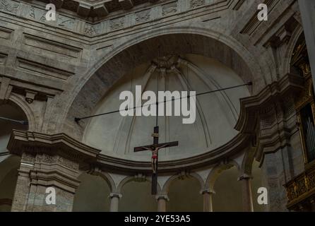 Ein Bild des Inneren der Basilika San Lorenzo Maggiore in Mailand. Stockfoto