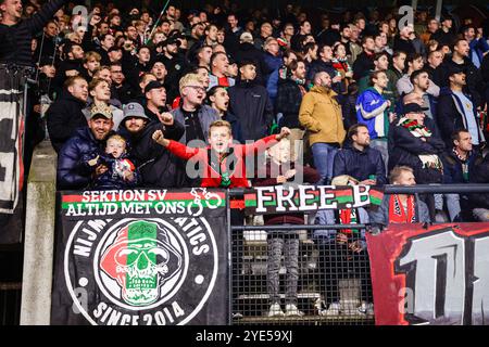 Nijmegen, Niederlande. Oktober 2024. NIJMEGEN, NIEDERLANDE - 29. OKTOBER: Fans von NEC jubeln während des niederländischen TOTO KNVB Beker First Round Matches zwischen NEC und PEC Zwolle am 29. Oktober 2024 im Goffertstadion in Nijmegen, Niederlande. (Foto: Broer van den Boom/Orange Pictures) Credit: Orange Pics BV/Alamy Live News Stockfoto