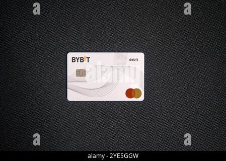 Bybit Card; eine Mastercard-Debitkarte mit Cashback von der Kryptowährungsbörse Bybit Stockfoto