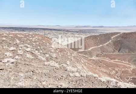 Der Amboy-Krater im Süden Kaliforniens ist ein alter Vulkan mit einem Durchmesser von bis zu 1.500 ft. Es ist Teil des Mojave Trails National Monument Stockfoto