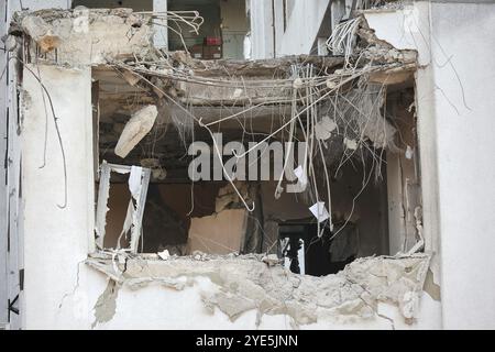 CHARKIW, UKRAINE - 28. OKTOBER 2024 - nach dem russischen Beschuss des Derschprom-Gebäudes in Charkiw, Nordostukraine Stockfoto