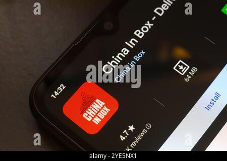 29. Oktober 2024, Brasilien. In dieser Fotoabbildung wird das Logo der „China in Box Delivery“-App auf einem Smartphone-Bildschirm angezeigt Stockfoto