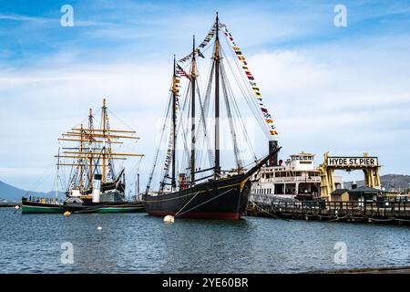 Schiffe im San Francisco Maritime National Historic Park in San Francisco, Kalifornien Stockfoto