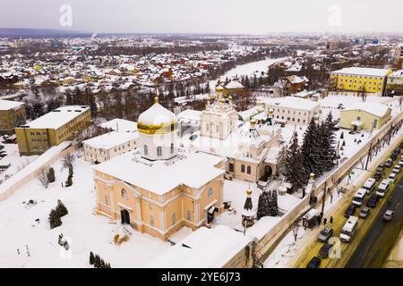 Blick von oben auf das Kloster der Heiligen Dreifaltigkeit. Penza. Russland Stockfoto