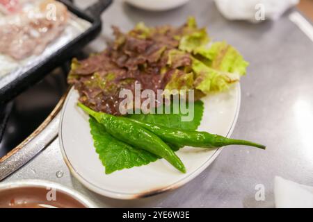 Ein köstliches Samgyeopsal-Restaurant im Jongno District, Seoul, Südkorea. Oktober 2024. Stockfoto