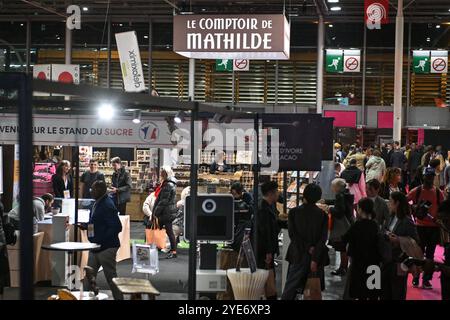 Paris, Frankreich. Oktober 2024. Schokoladenliebhaber besuchen am 29. Oktober 2024 die 29. Pariser Schokoladenmesse im Parc des Expositions in Paris. Foto: Firas Abdullah/ABACAPRESS. COM Credit: Abaca Press/Alamy Live News Stockfoto